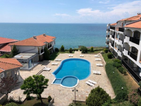 Sun coast villas - sea view apartment few steps from beach and marina